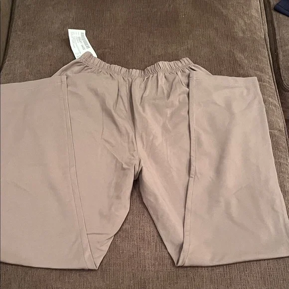 L.L. Bean Brown Elastic Waist Pants color is taupe - Picture 5 of 6